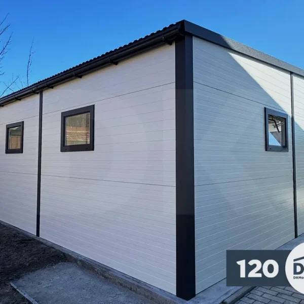 Szigetelt garázs hátra lejtő tetővel, szendvicspanelből 6m x 5.8m